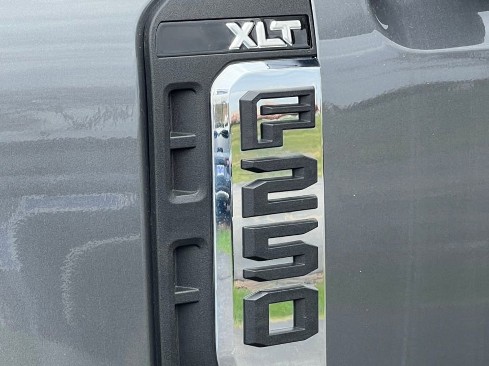 Used 2023 Ford F250 XLT w/ Snow Plow/Camper Package AWD/4WD image 2