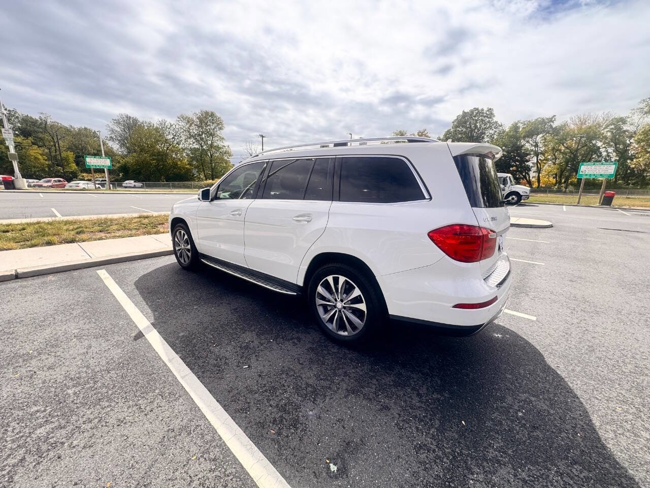 Used 2015 Mercedes-Benz GL 320 BlueTEC 4MATIC w/ Premium I Package image 5