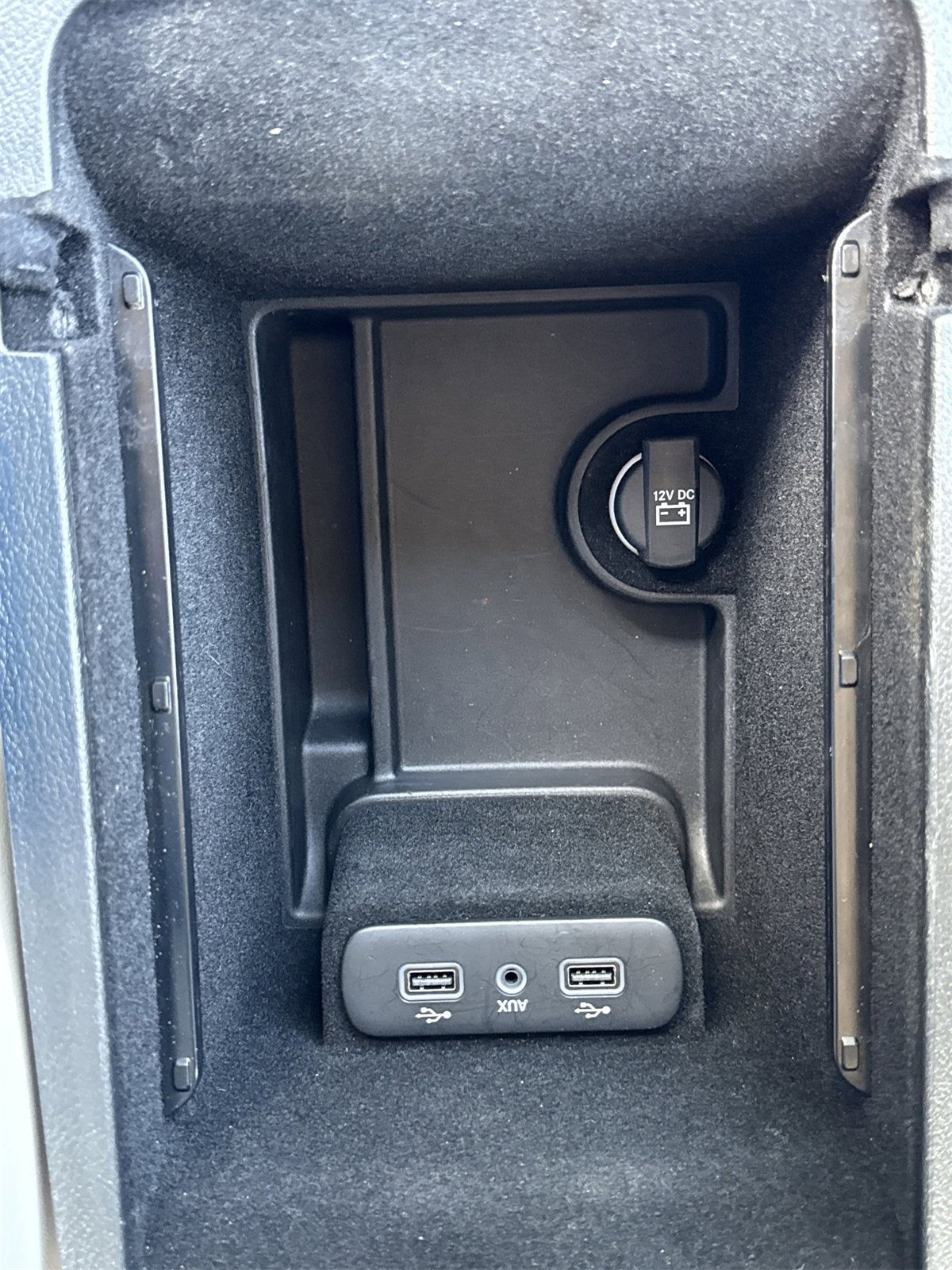 Used 2018 Chrysler 300 Limited w/ Safetytec Plus Group image 29