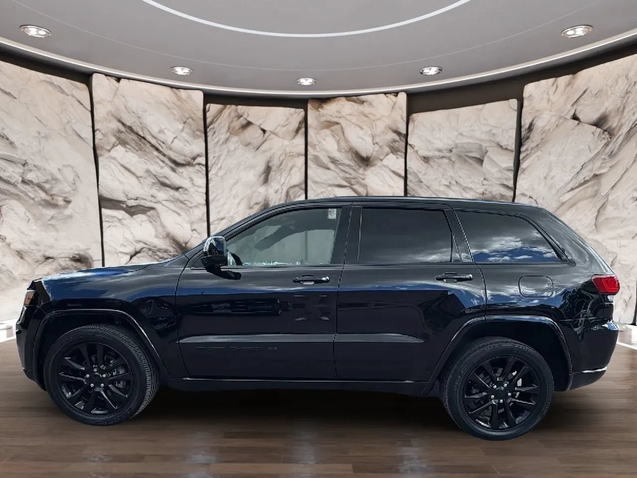 Used 2018 Jeep Grand Cherokee Altitude AWD/4WD image 27