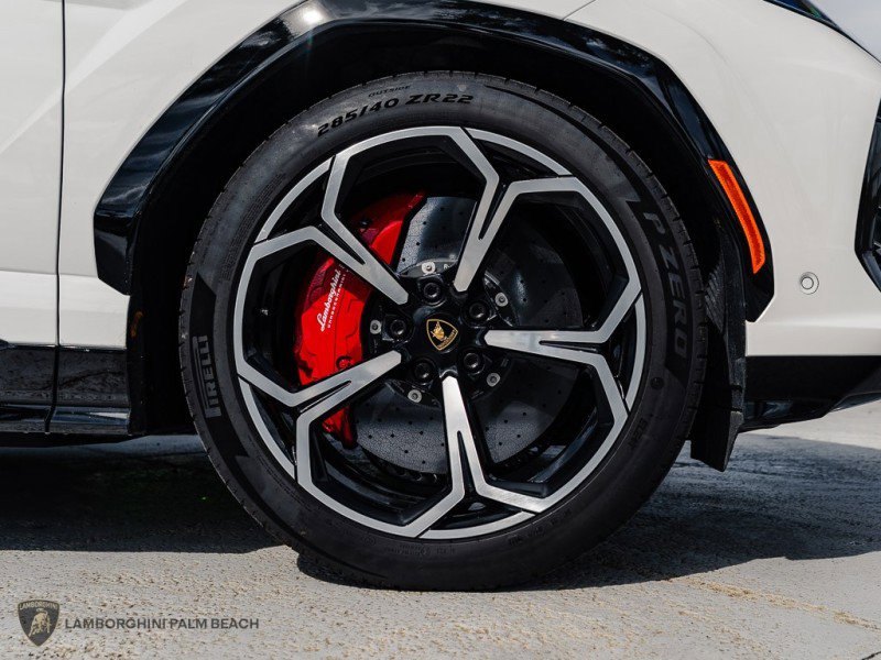 Used 2025 Lamborghini Urus SE image 32