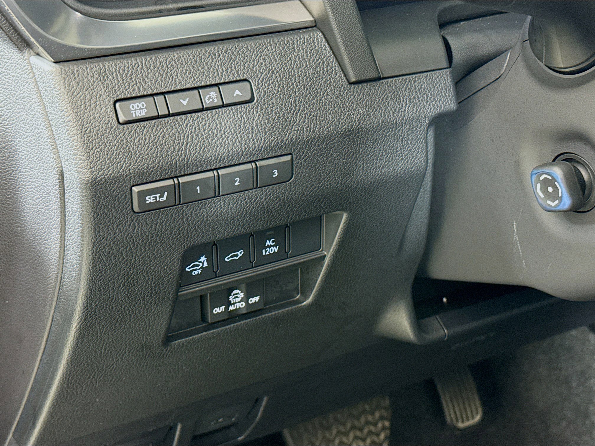 Used 2025 Lexus GX 550 w/ Accessory Package (2T) AWD/4WD image 10