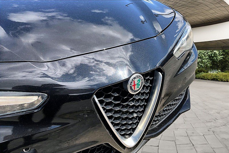 Used 2019 Alfa Romeo Giulia Ti RWD image 23