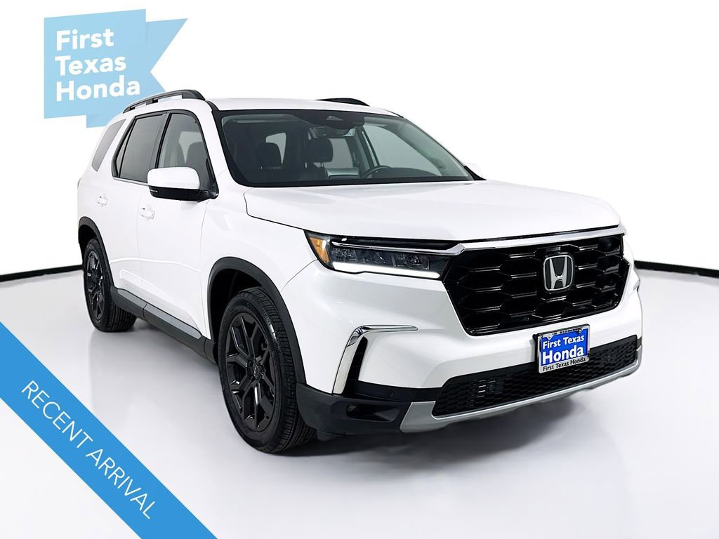 Used 2025 Honda Pilot Touring image 1