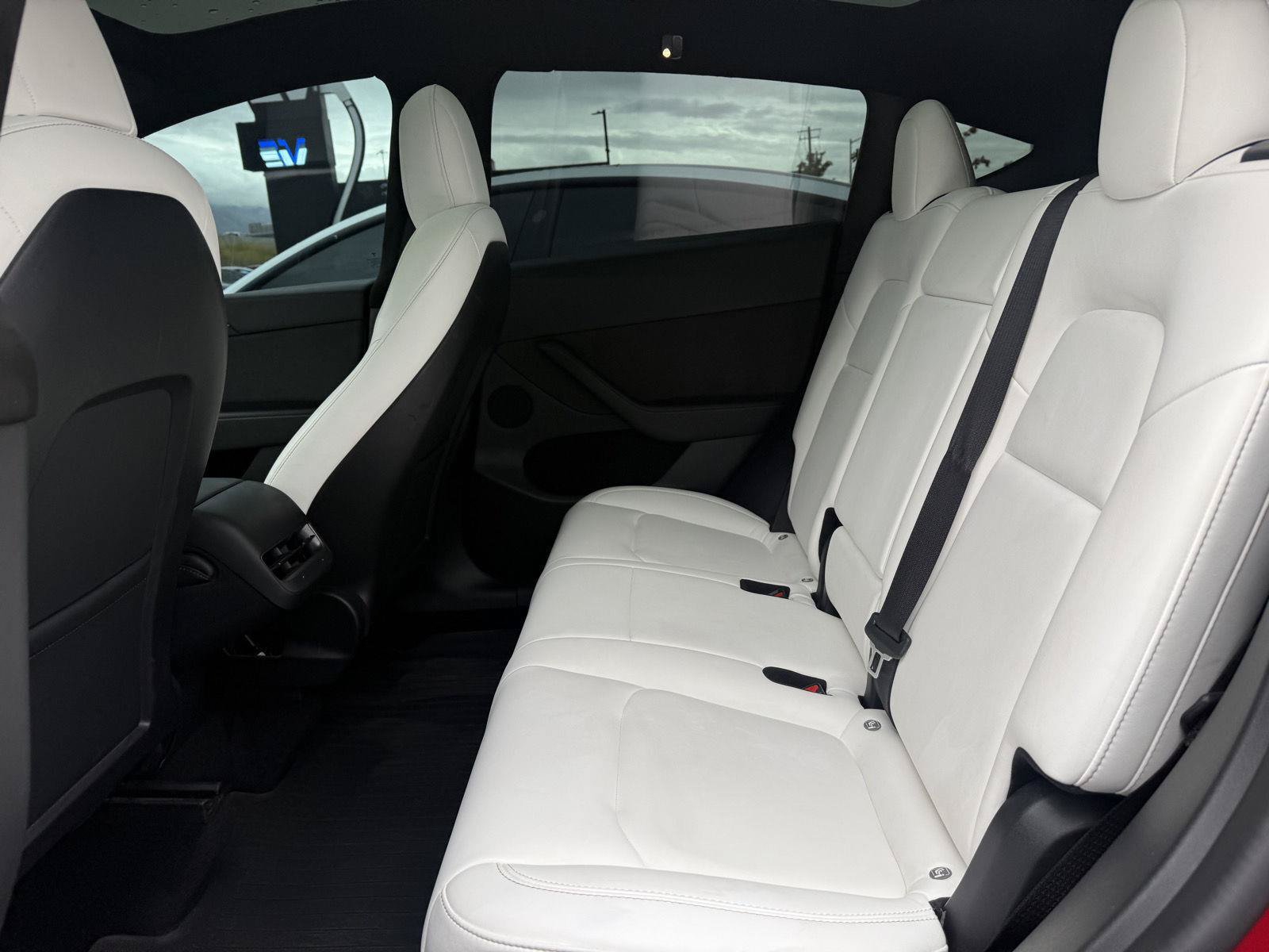 Used 2022 Tesla Model Y Performance AWD/4WD image 16