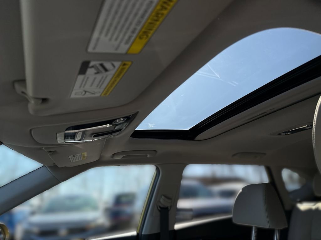 Used 2021 Kia Seltos SX w/ SX Sunroof Package image 16