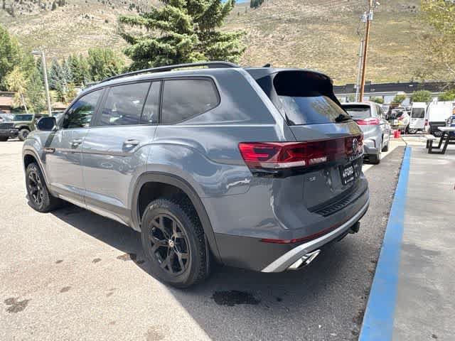 Used 2024 Volkswagen Atlas Peak Edition SE AWD/4WD image 5