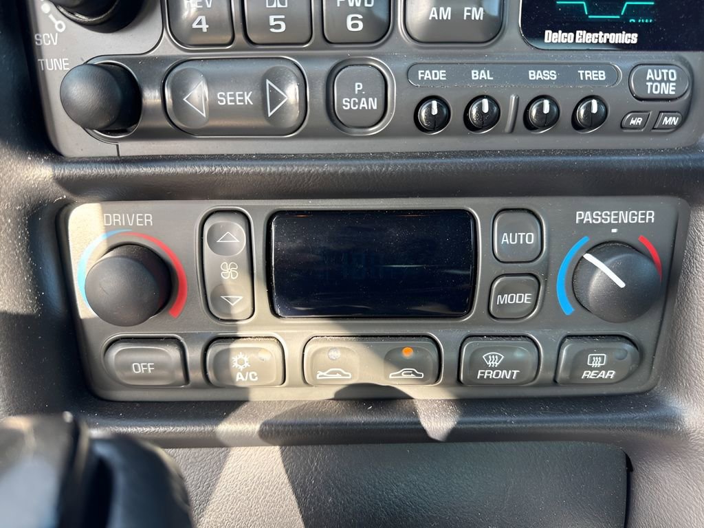 Used 1998 Chevrolet Corvette Coupe w/ Roof Pkg image 13