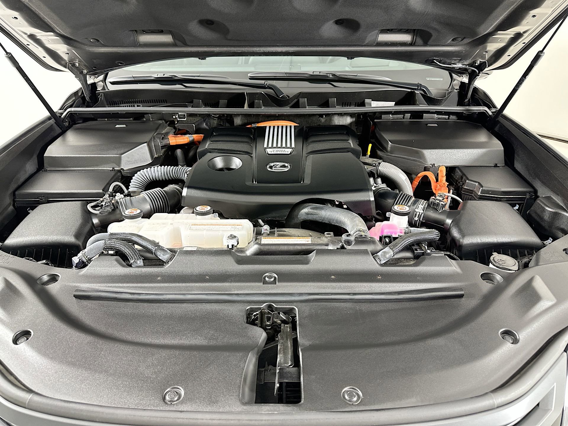 Used 2025 Lexus LX 700h Luxury image 34