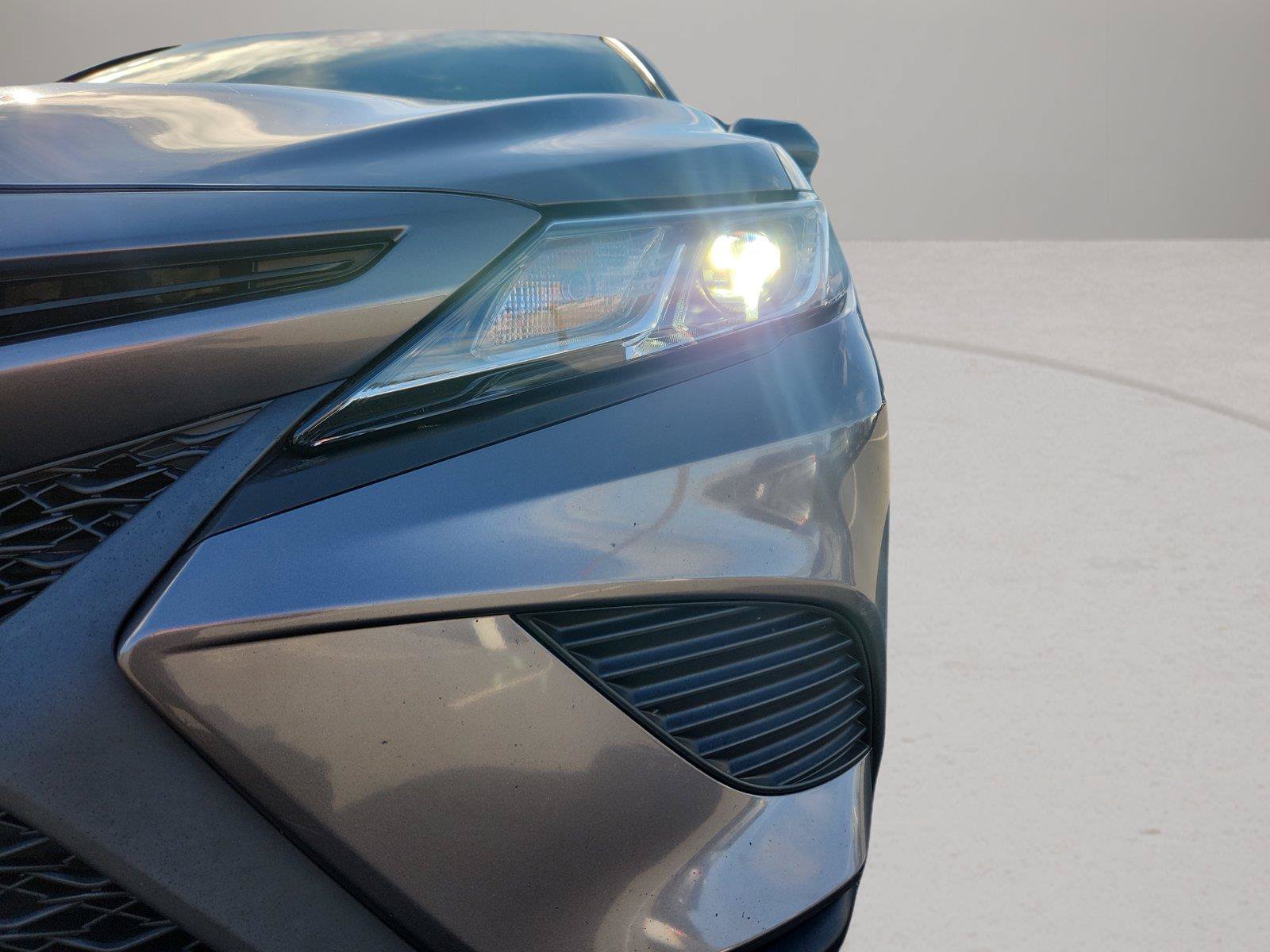 Used 2019 Toyota Camry SE FWD image 9