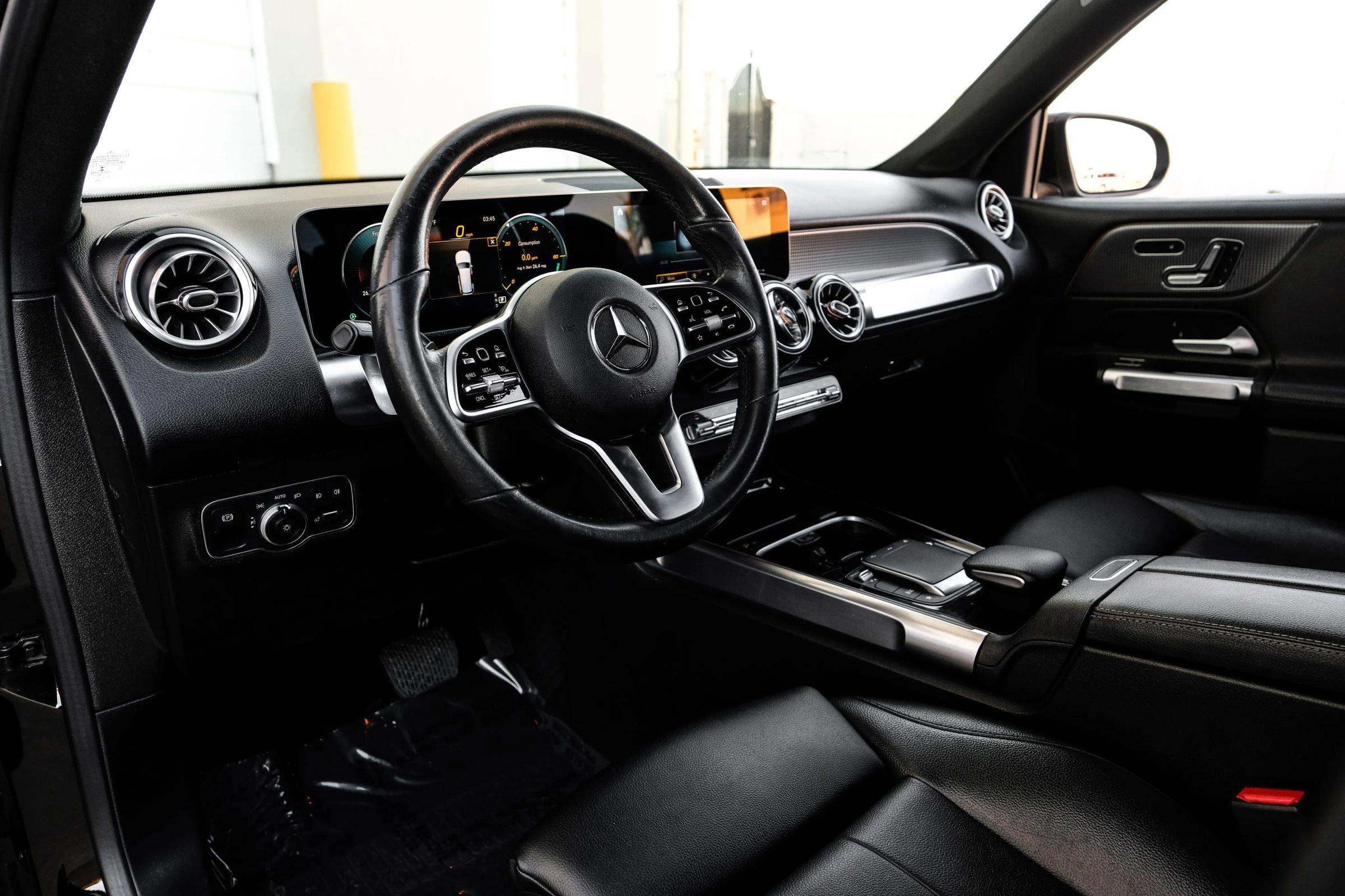 Used 2021 Mercedes-Benz GLB 250 w/ Premium Package image 3