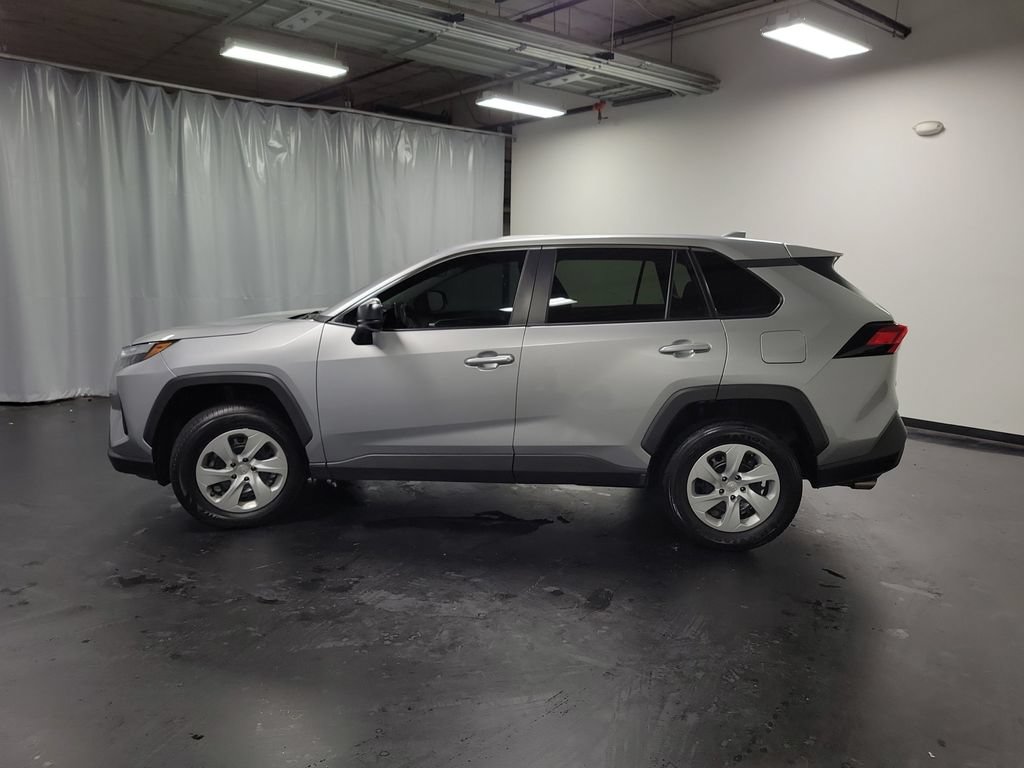 Used 2024 Toyota RAV4 LE AWD/4WD image 5