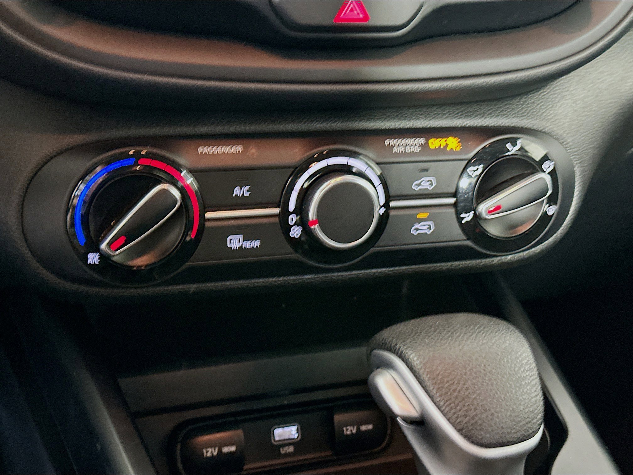 Used 2025 Kia Soul LX w/ LX Technology Package FWD image 23