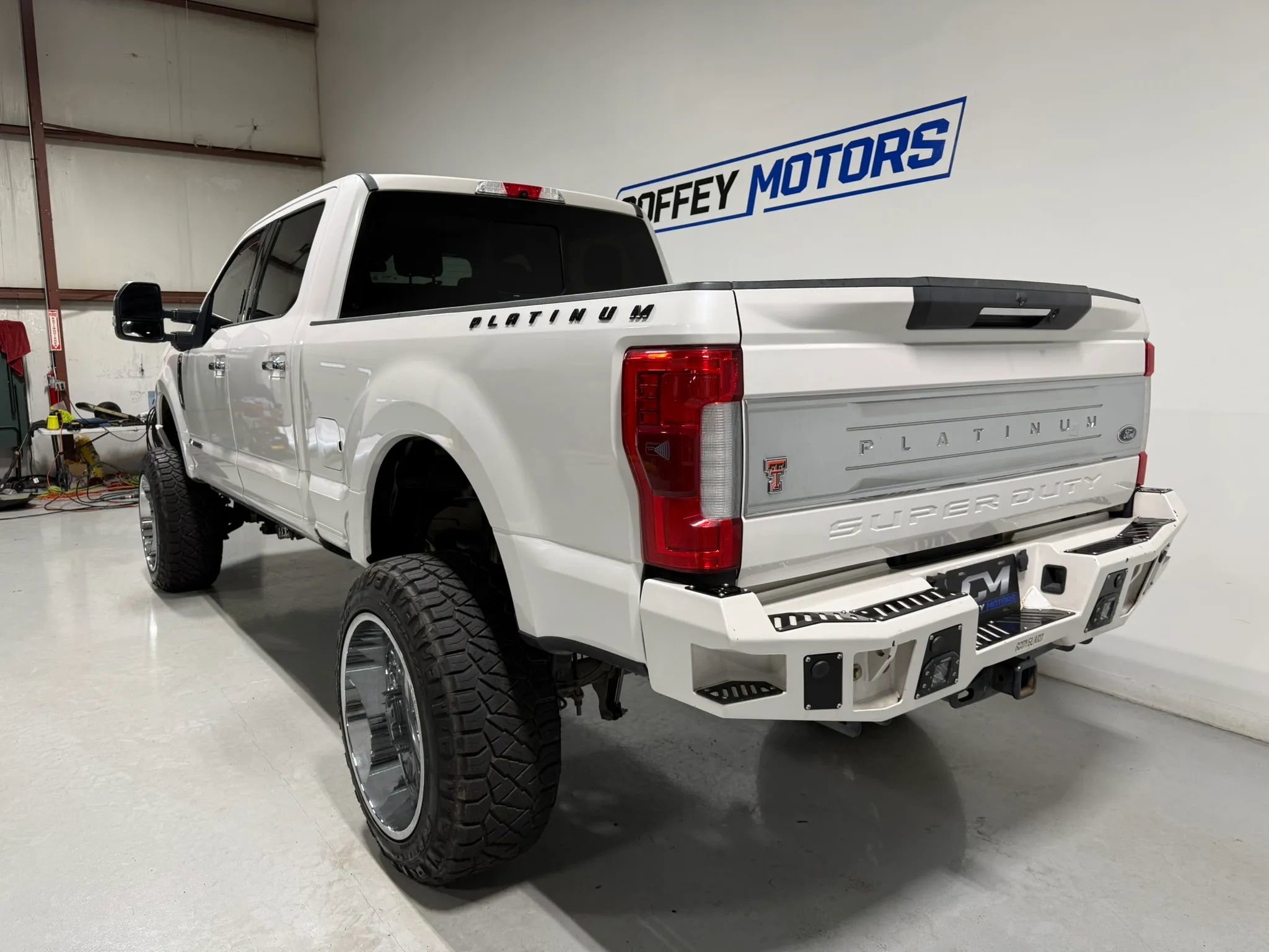Used 2017 Ford F250 Platinum w/ Platinum Ultimate Package AWD/4WD image 4