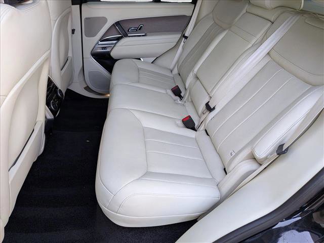 Used 2023 Land Rover Range Rover SE image 20