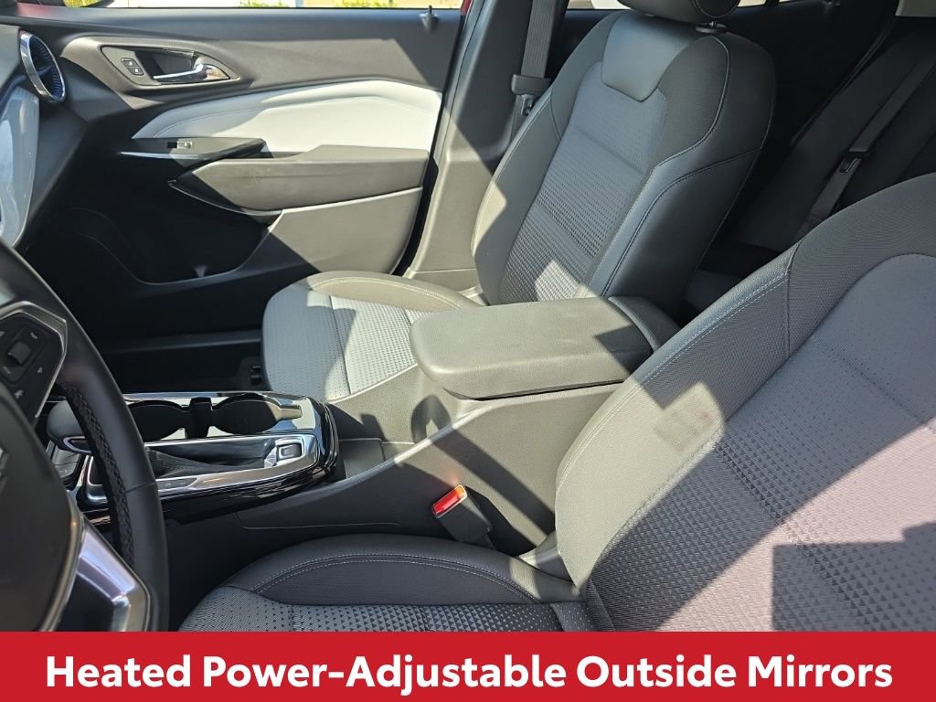 Used 2025 Chevrolet Trax LT w/ LT Convenience Package image 14