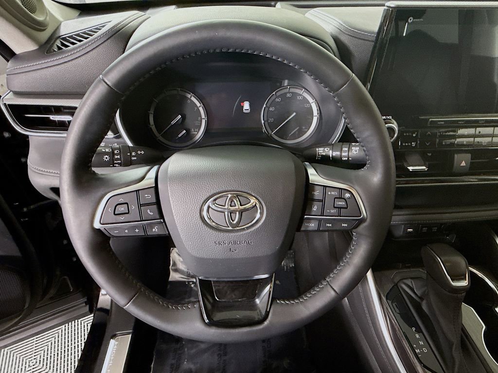 Certified 2021 Toyota Highlander Platinum image 22