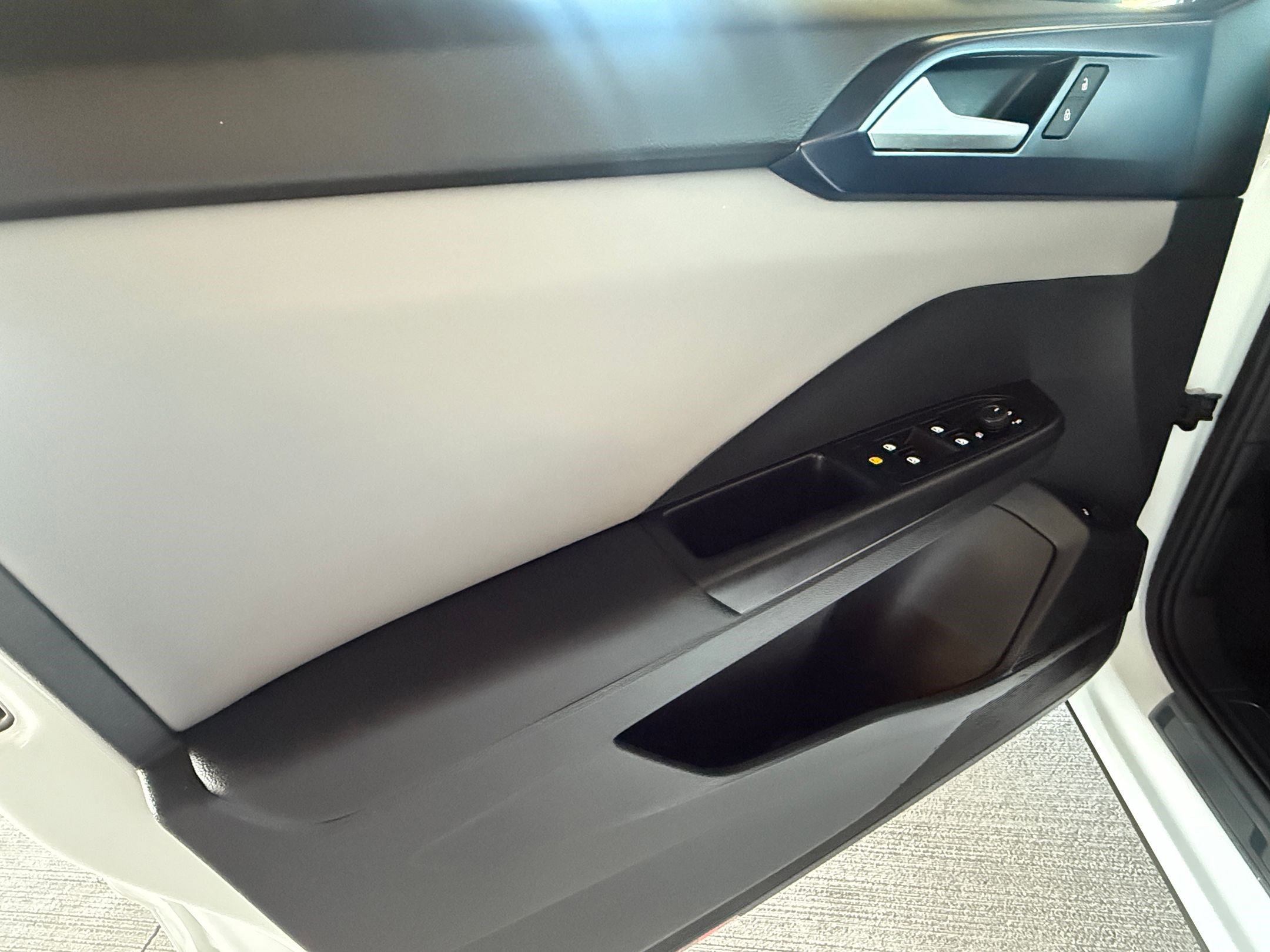 Certified 2023 Volkswagen Taos SE image 11