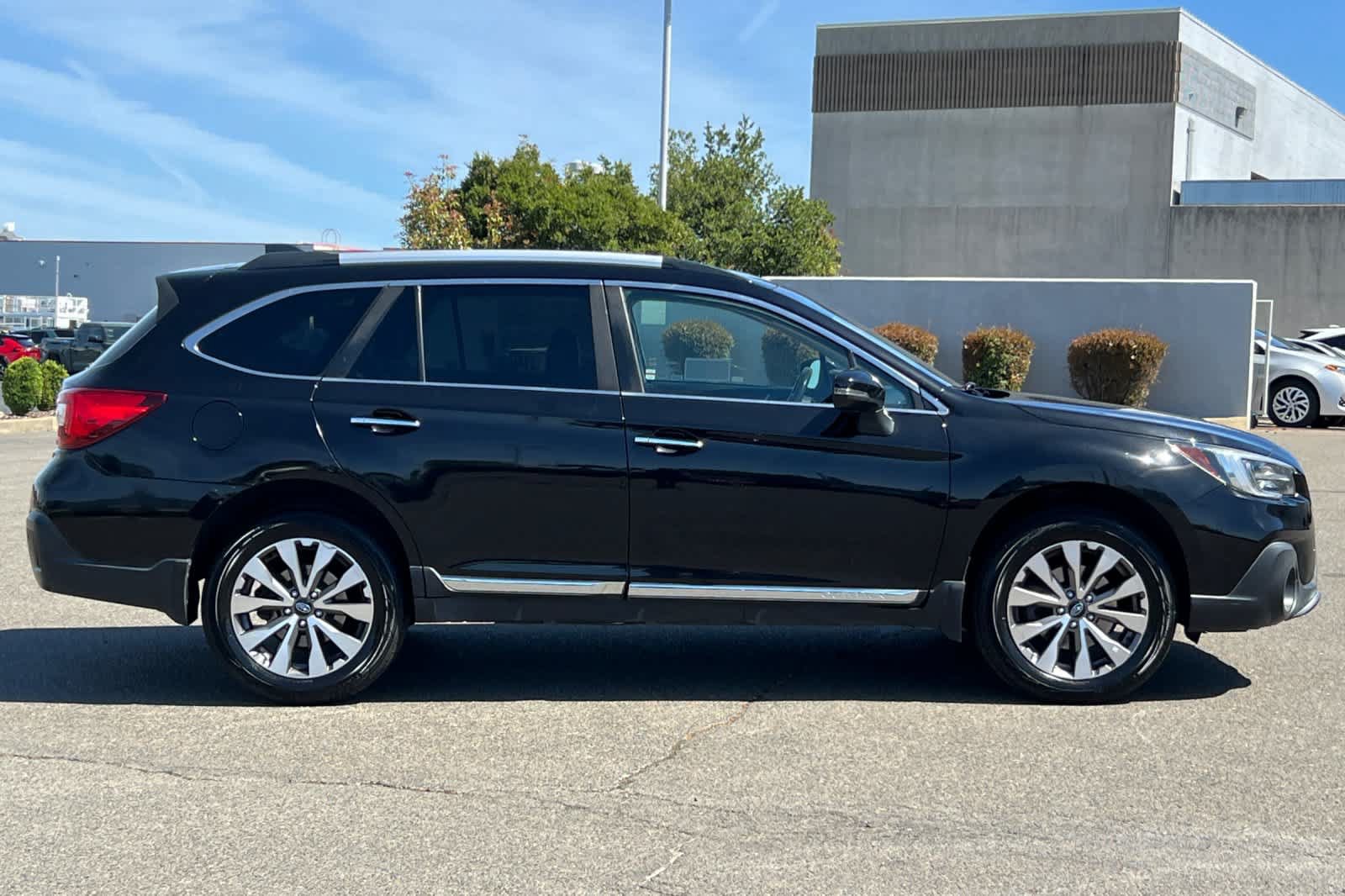 Used 2018 Subaru Outback 2.5i Touring w/ Popular Package #3 AWD/4WD image 6