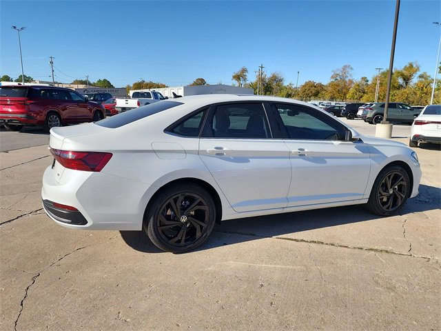 New 2026 Volkswagen Jetta SE image 2