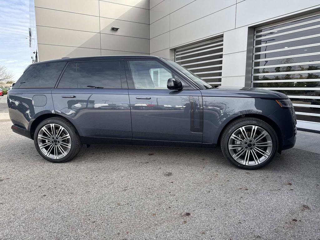 New 2026 Land Rover Range Rover Long Wheelbase SE image 8