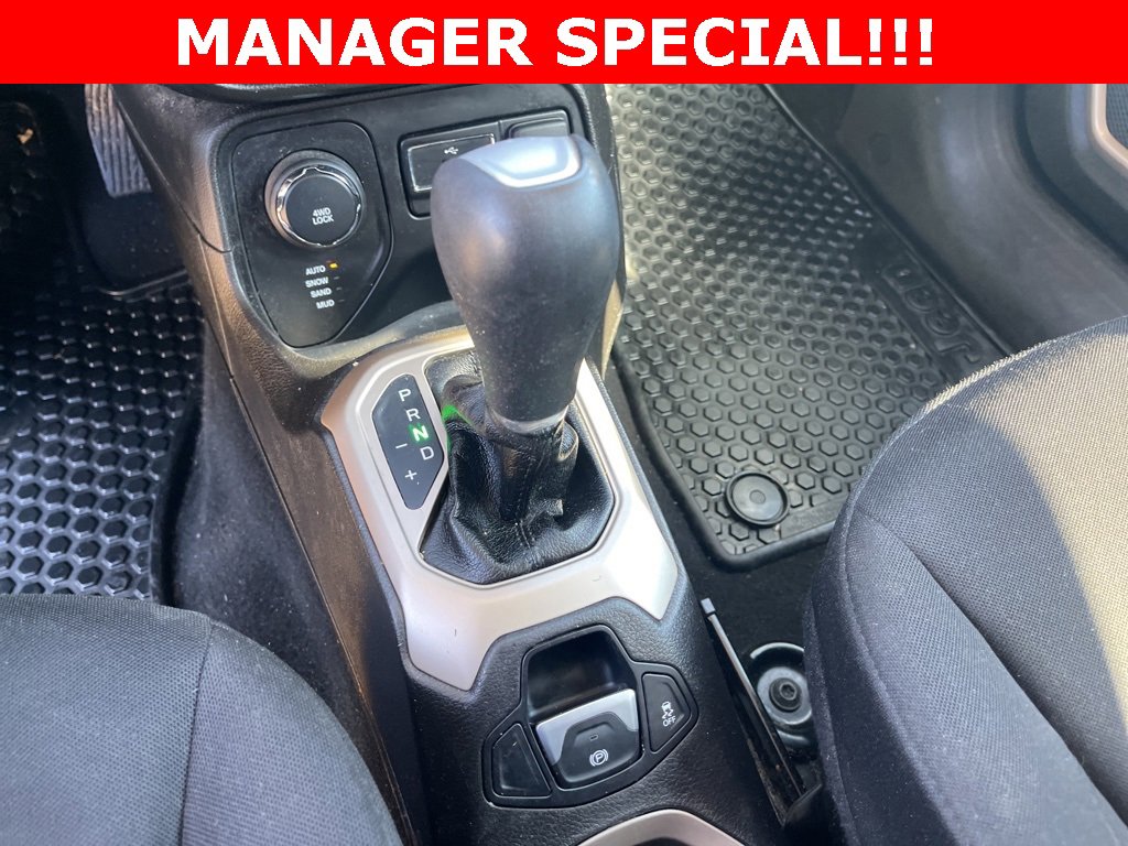 Used 2016 Jeep Renegade Latitude w/ Cold Weather Group image 27