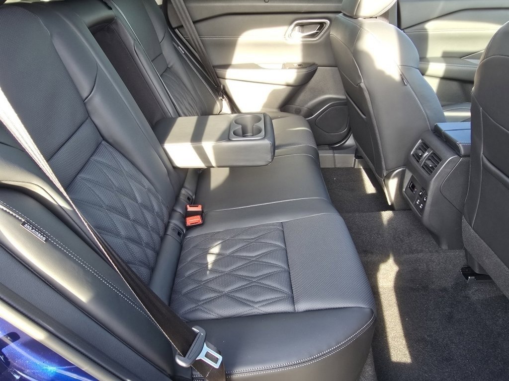 New 2026 Nissan Rogue Platinum image 13