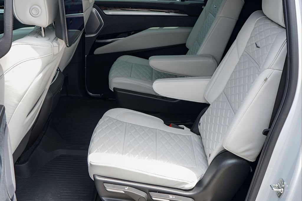 New 2026 Cadillac Escalade ESV Platinum Sport w/ LPO, ONYX Package AWD/4WD image 20