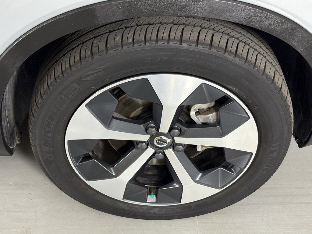 Used 2024 Volvo XC40 B5 Core image 11