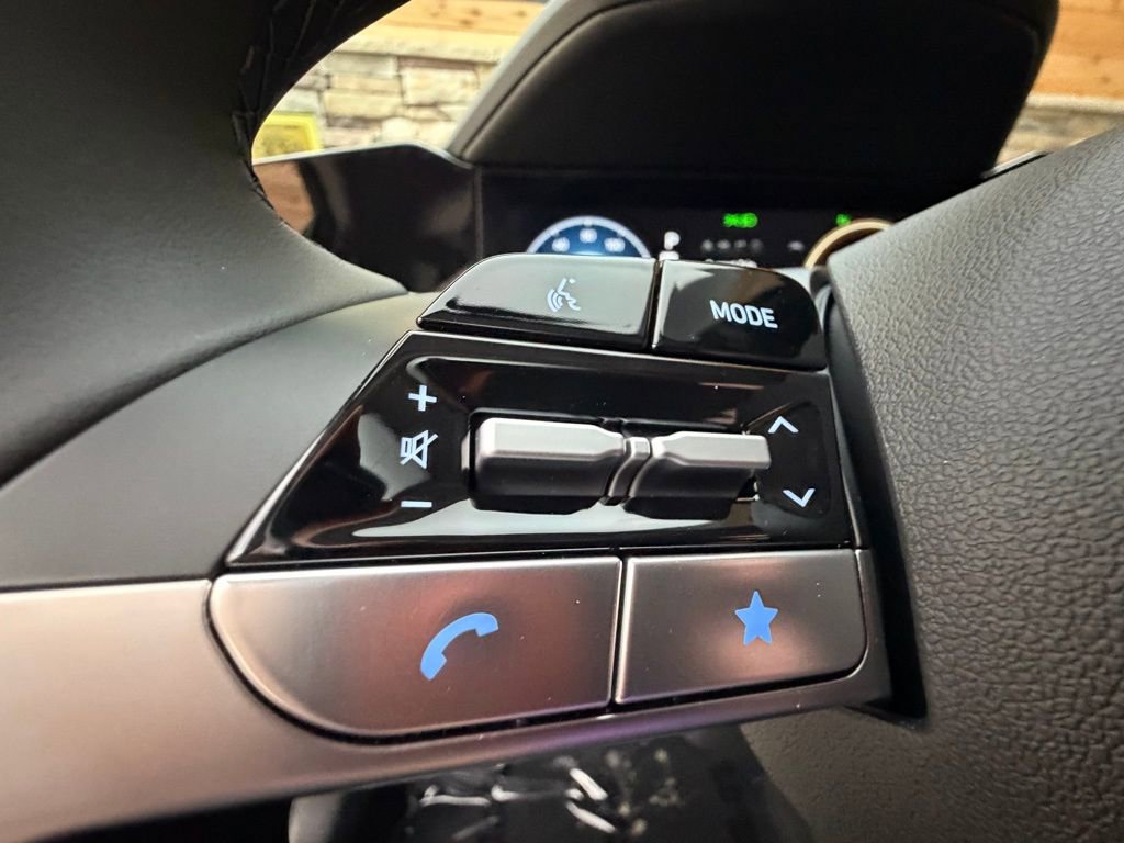 Certified 2025 Hyundai Elantra Limited image 24