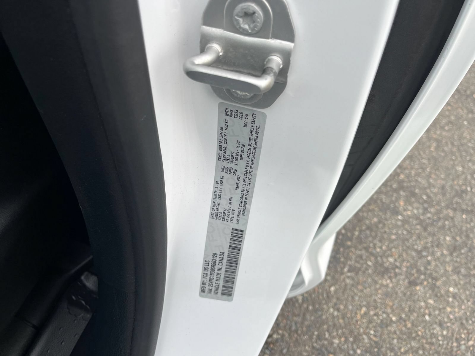 Used 2025 Chrysler Pacifica Select FWD image 31