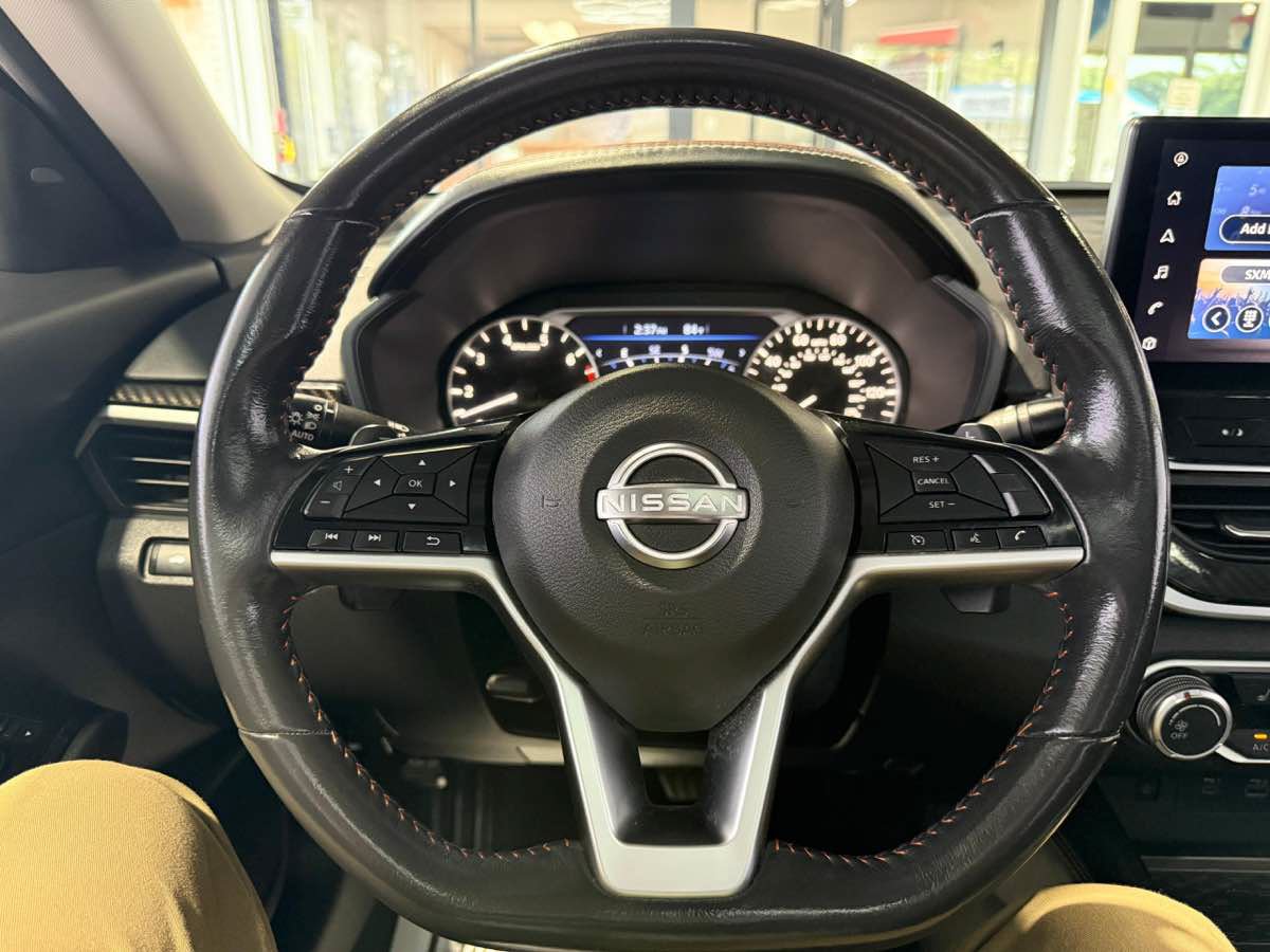 Used 2023 Nissan Altima 2.5 SR w/ SR Premium Package FWD image 9