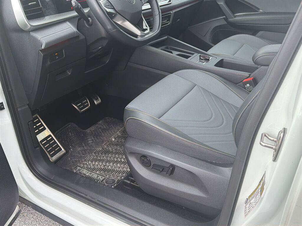 Used 2026 Volkswagen Tiguan SE R-Line AWD/4WD image 16
