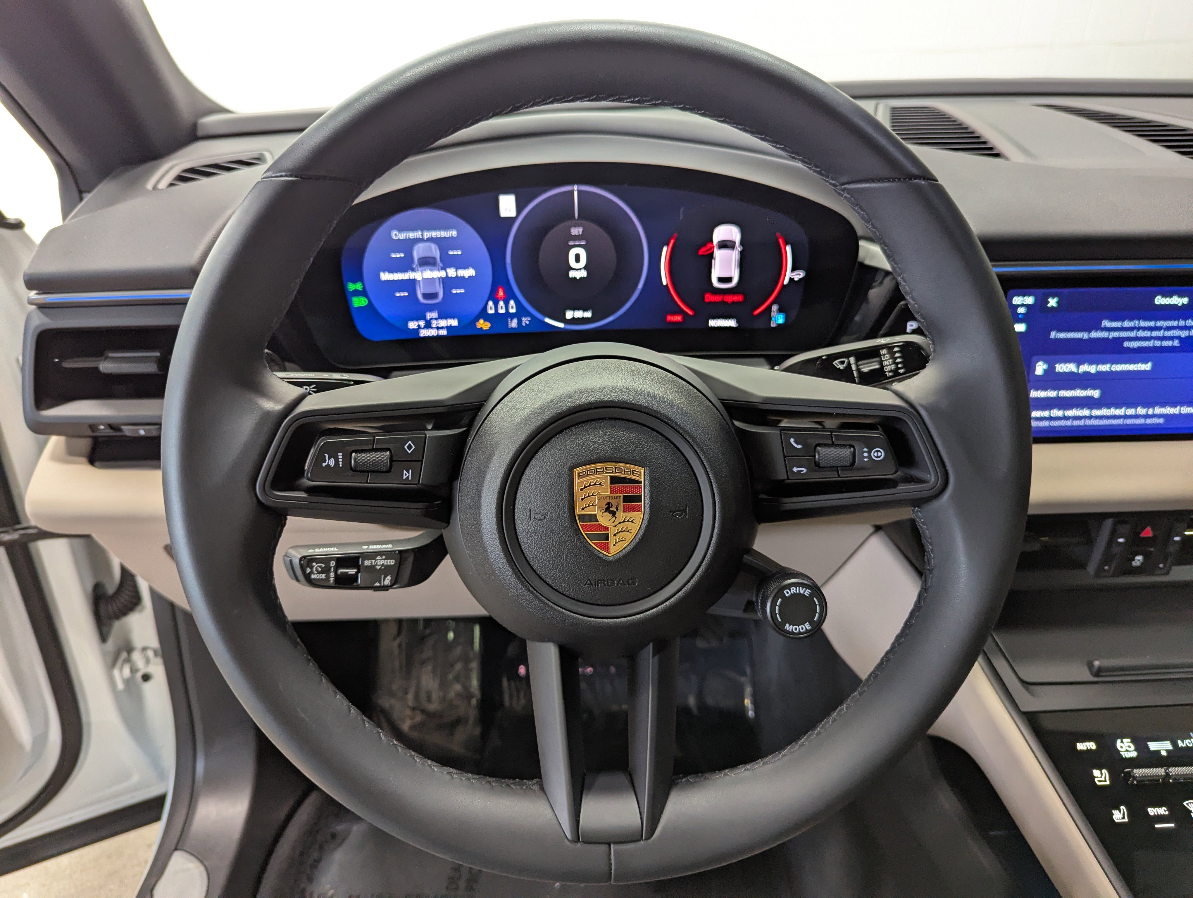Certified 2025 Porsche Macan 4 Electric image 38