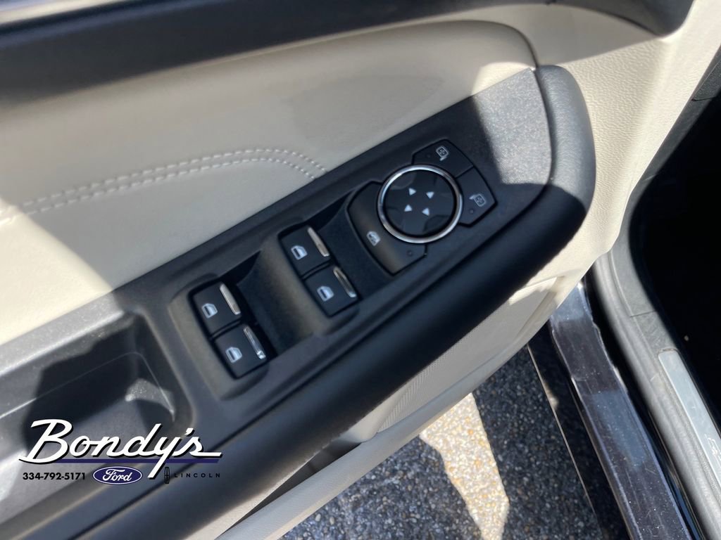 Used 2024 Ford Edge Titanium image 8