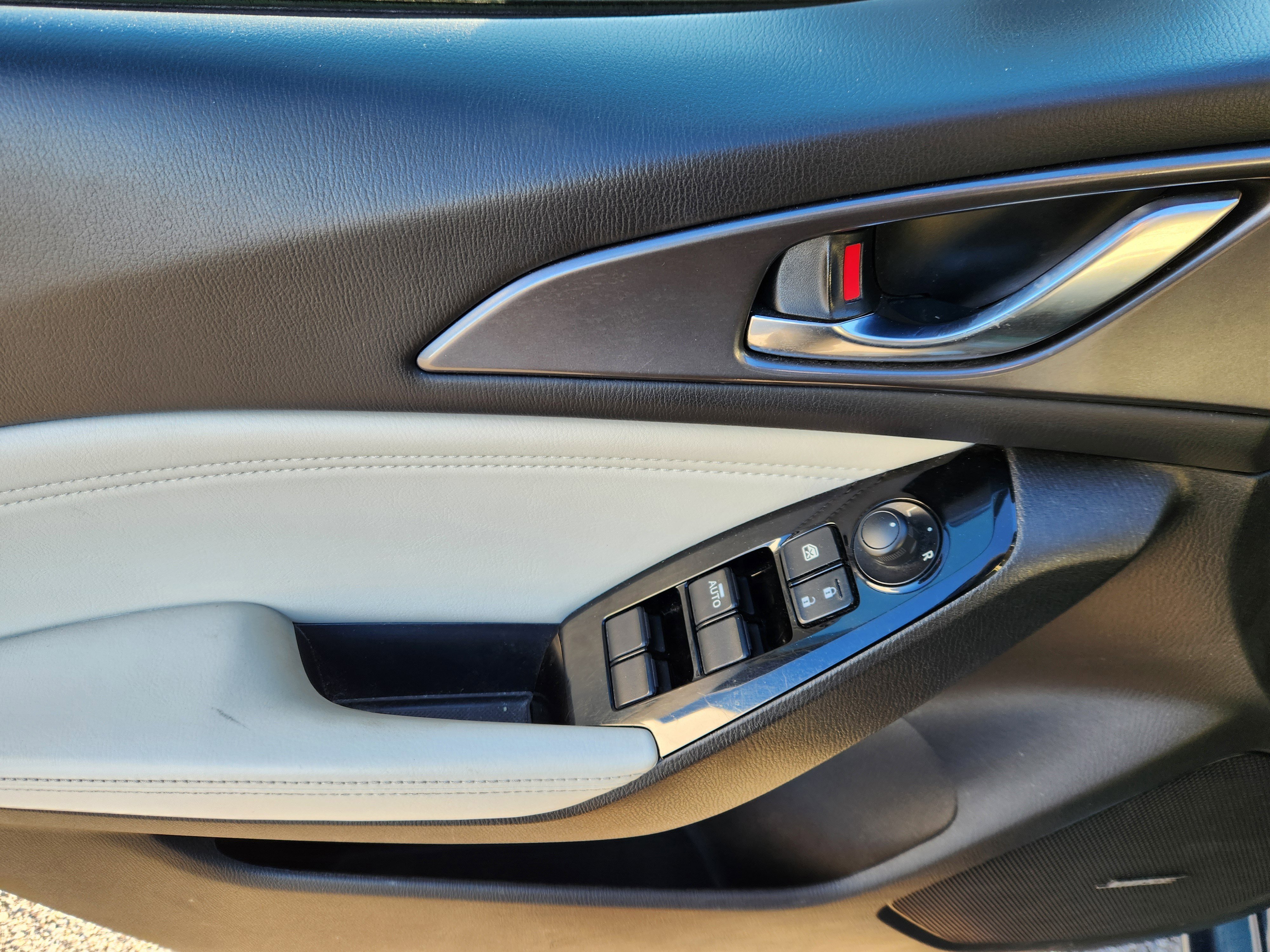 Used 2018 MAZDA MAZDA3 Grand Touring w/ Premium Equipment Package image 18