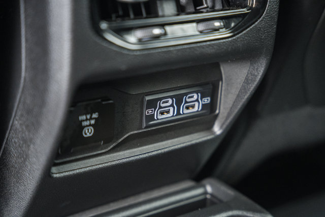 Used 2023 Jeep Grand Cherokee L Limited w/ Black Appearance Package AWD/4WD image 37