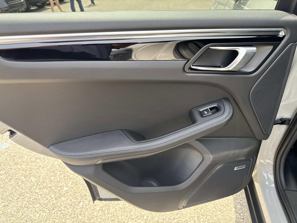Used 2024 Porsche Macan image 13