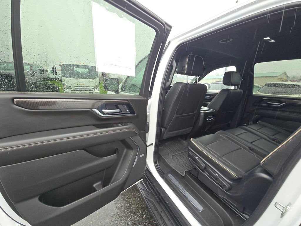 Used 2025 GMC Yukon XL Elevation AWD/4WD image 11