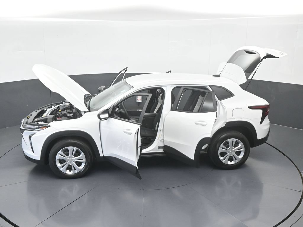 Used 2025 Chevrolet Trax LS FWD image 57