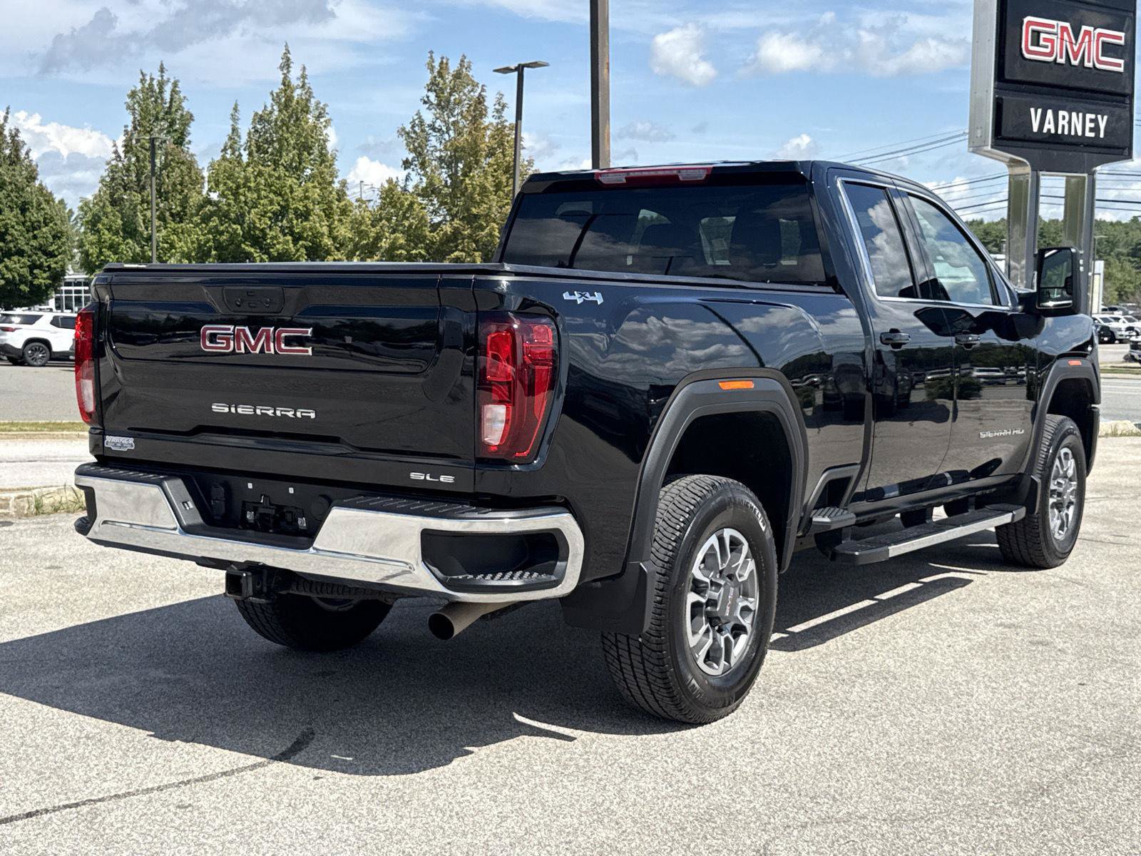 Used 2026 GMC Sierra 2500 SLE w/ SLE Value Package; AWD/4WD image 9