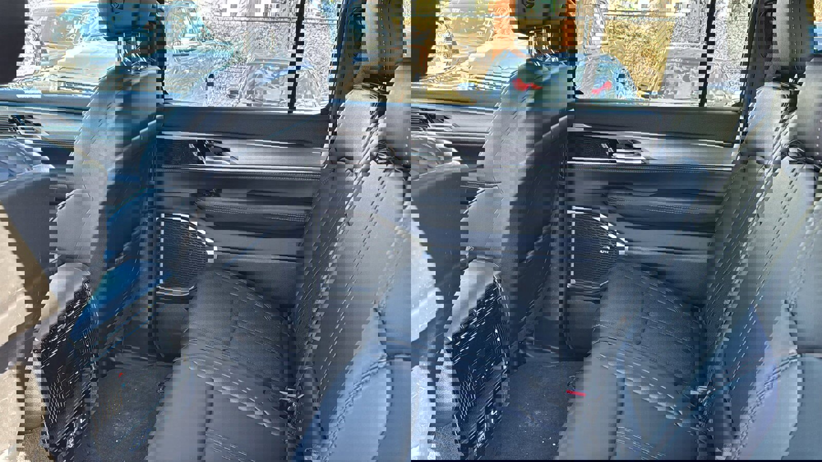 Used 2025 Jeep Wagoneer 4WD w/ Premium Group I image 24