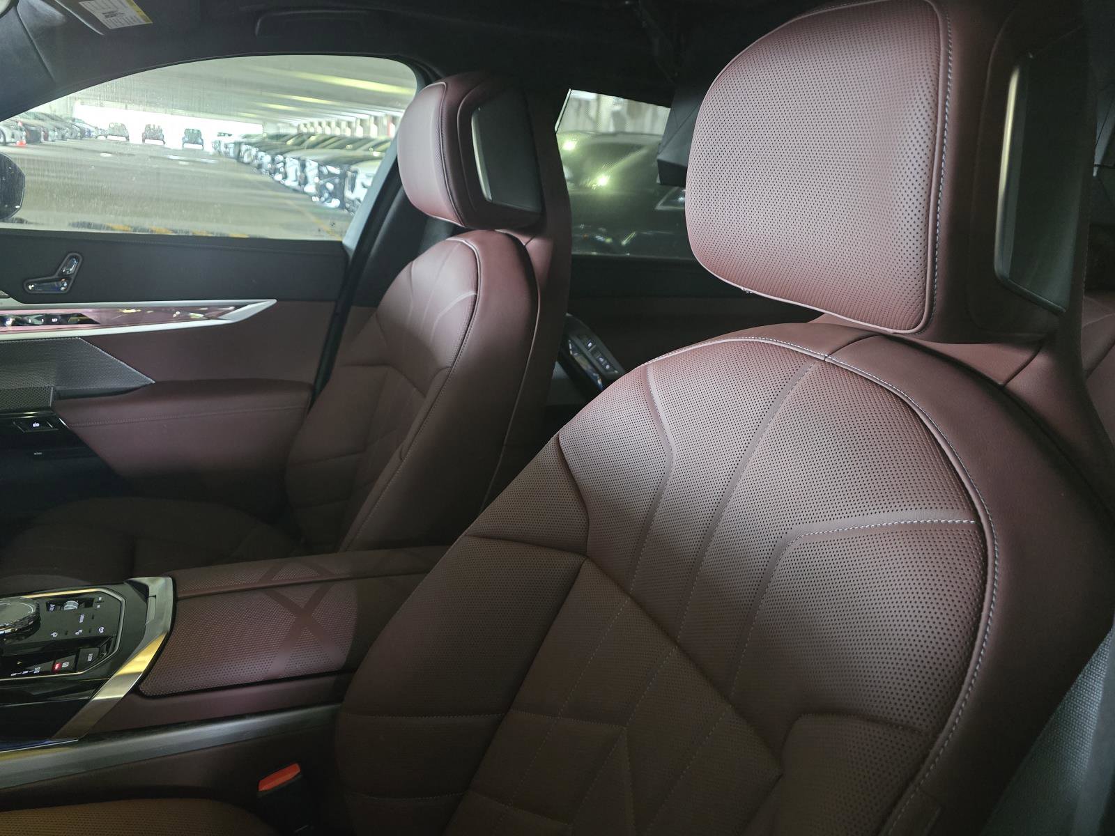 New 2025 BMW 750e xDrive w/ Premium Package image 12