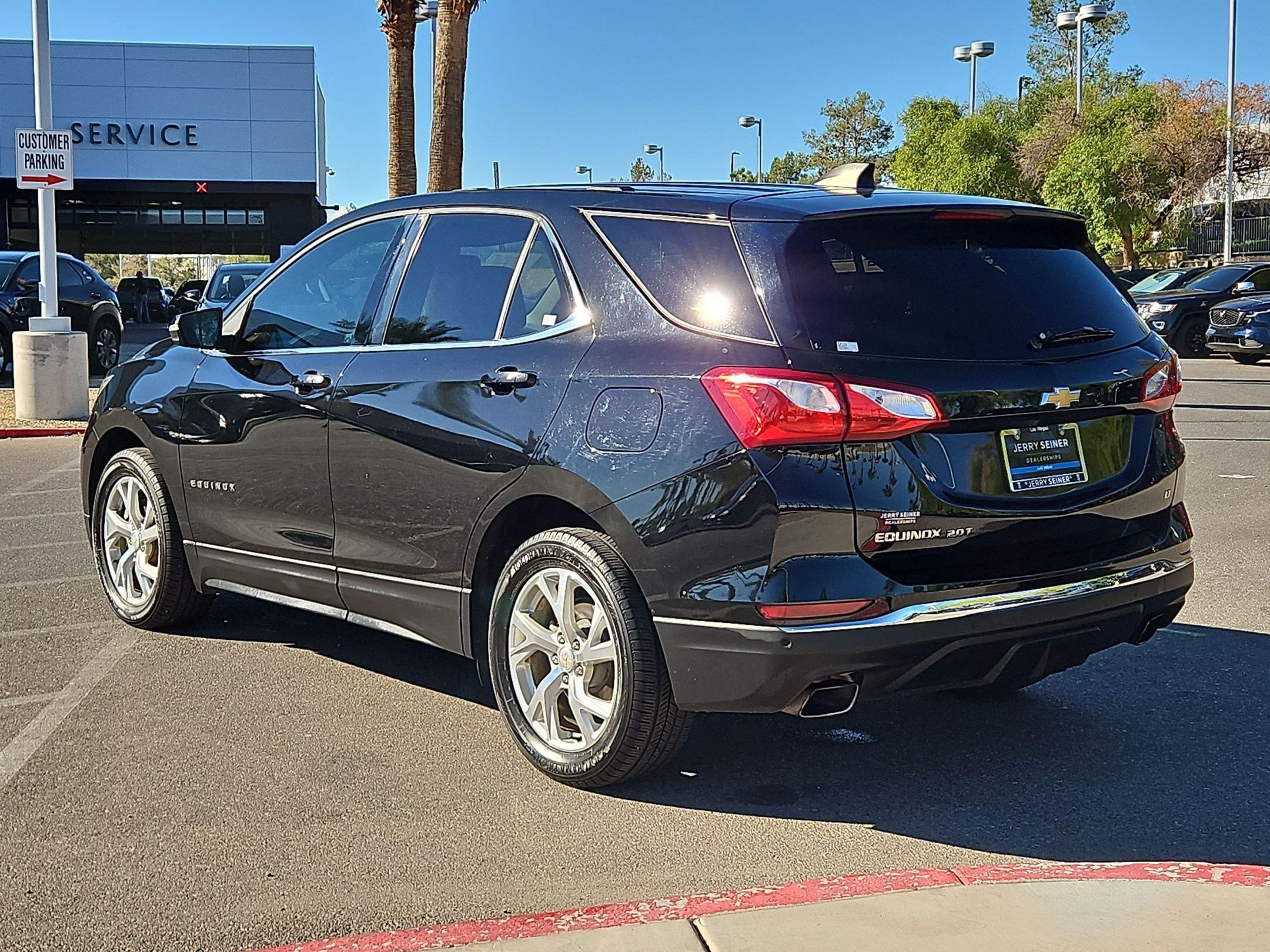 Certified 2018 Chevrolet Equinox LT FWD image 3