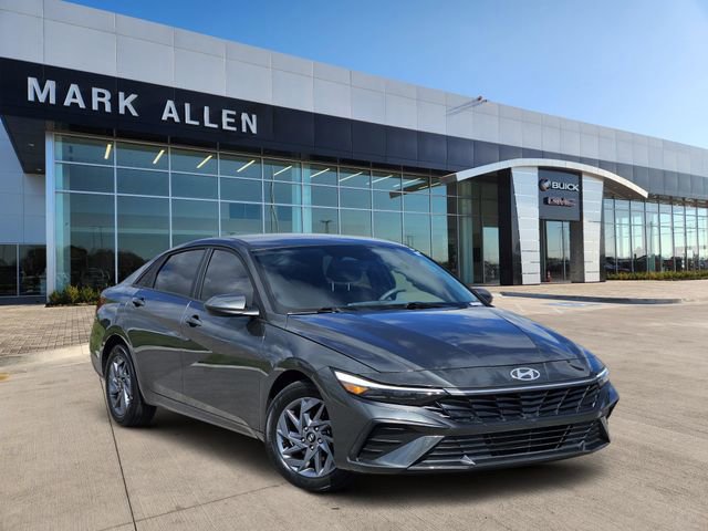 Used 2024 Hyundai Elantra SEL image 1