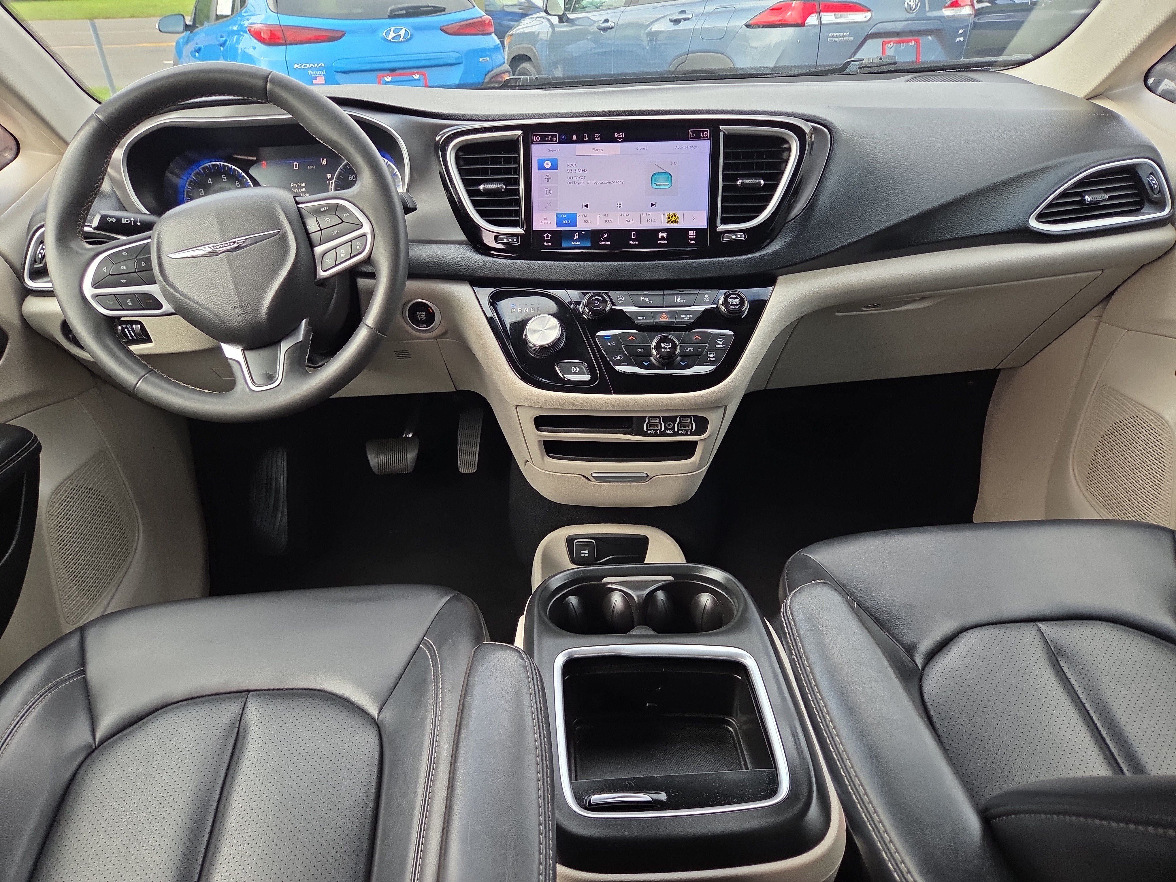 Used 2023 Chrysler Pacifica Touring-L FWD image 21