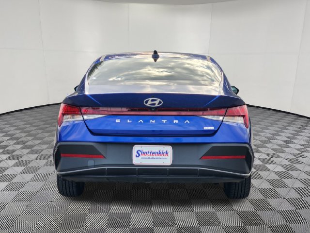 Used 2024 Hyundai Elantra Blue FWD image 7