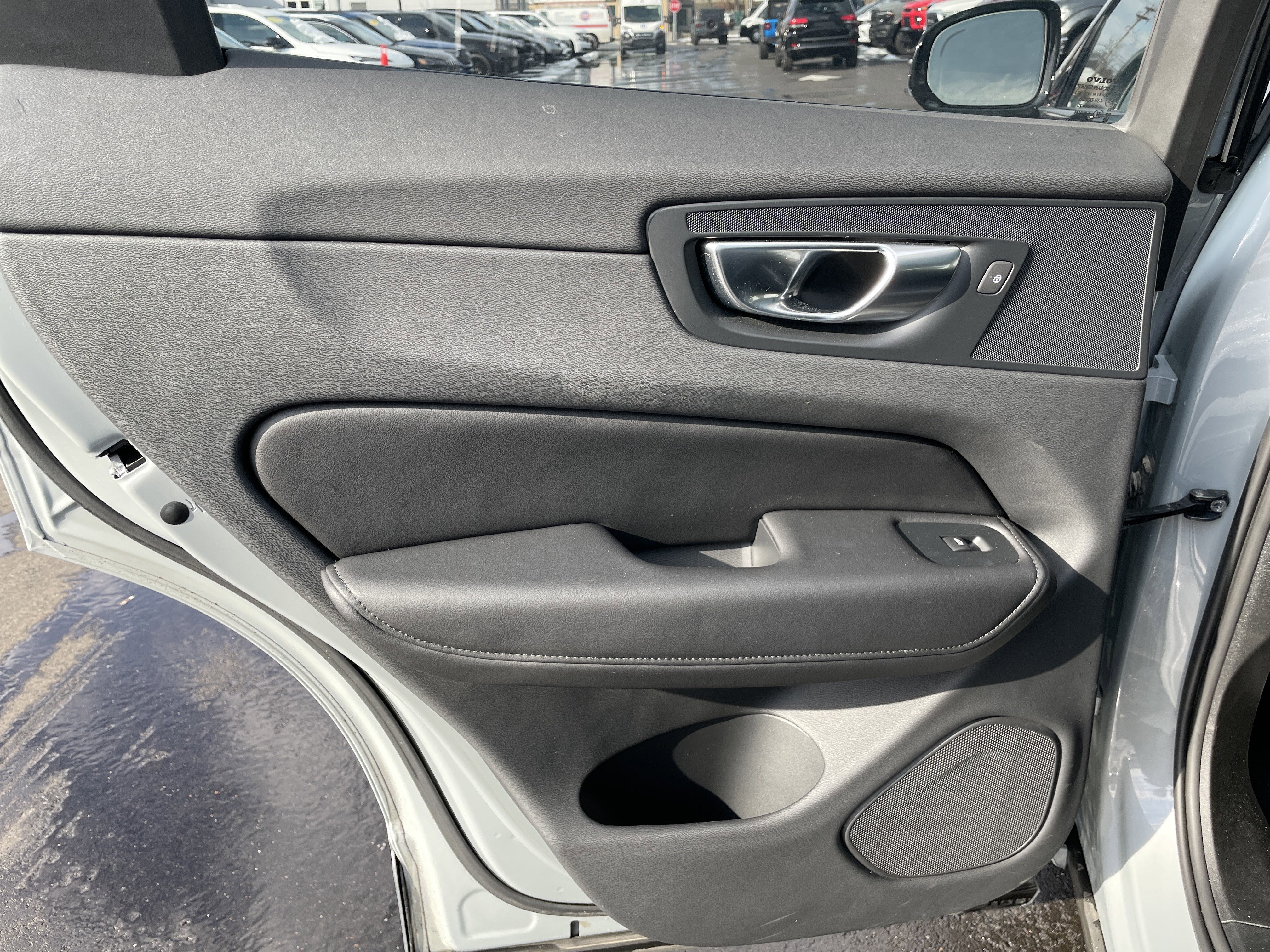 Used 2025 Volvo XC60 B5 Plus image 25