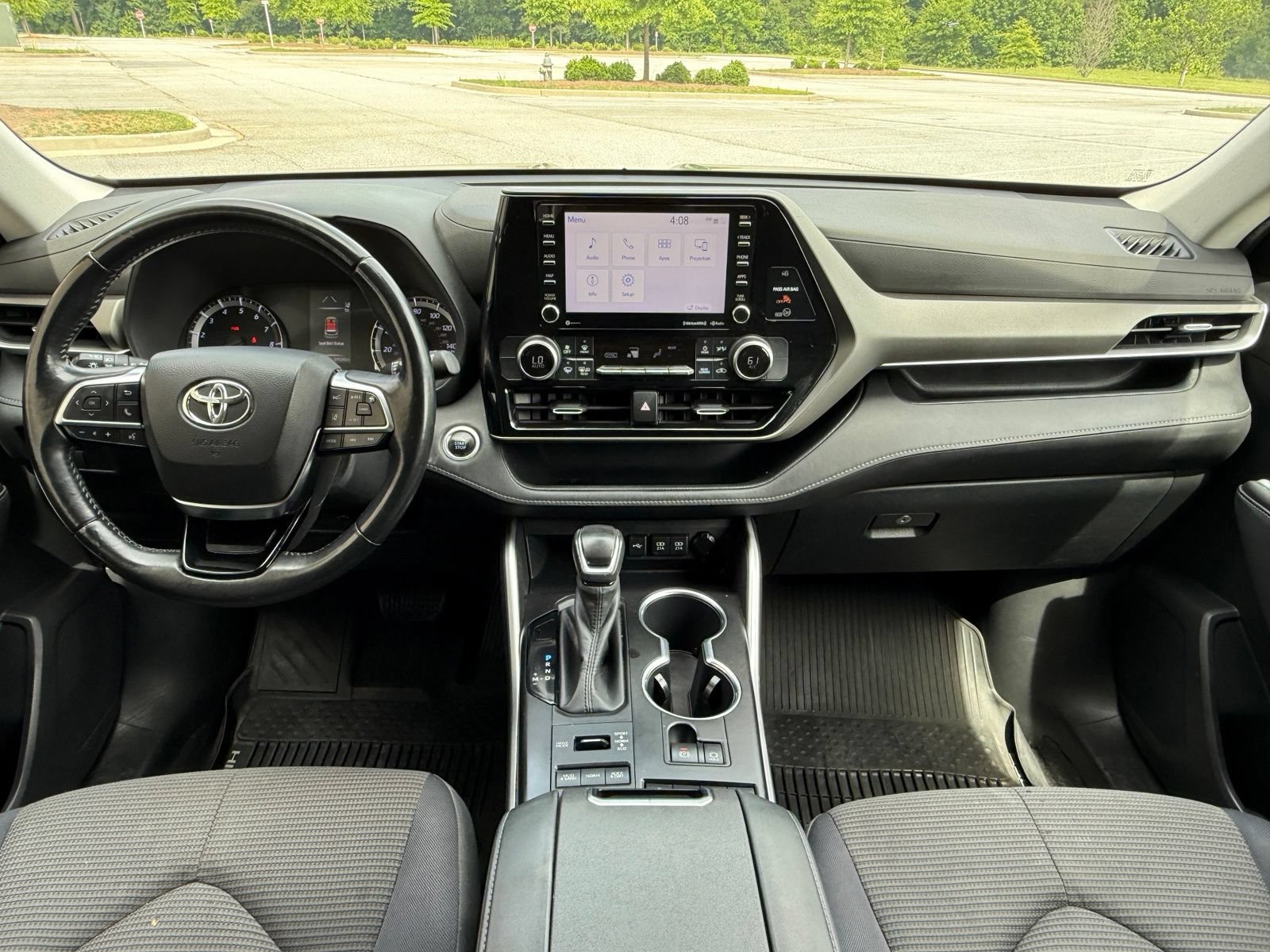 Used 2020 Toyota Highlander LE AWD/4WD image 23