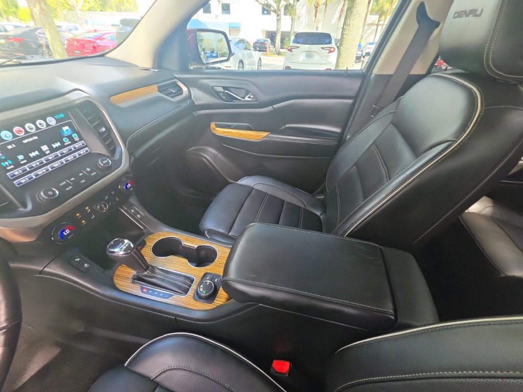 Used 2017 GMC Acadia Denali w/ Technology Package FWD image 28
